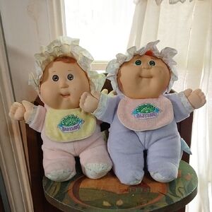 Cabbage PATCH DOLLs - Pink and Blue-Cabbage Patch/Babyland.( 2‎ Dolls)